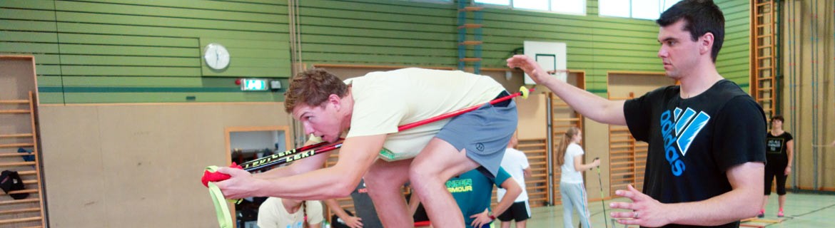 Headerbild der BSPA Graz - Schüler im Turnsaal beim skispezifischen Training