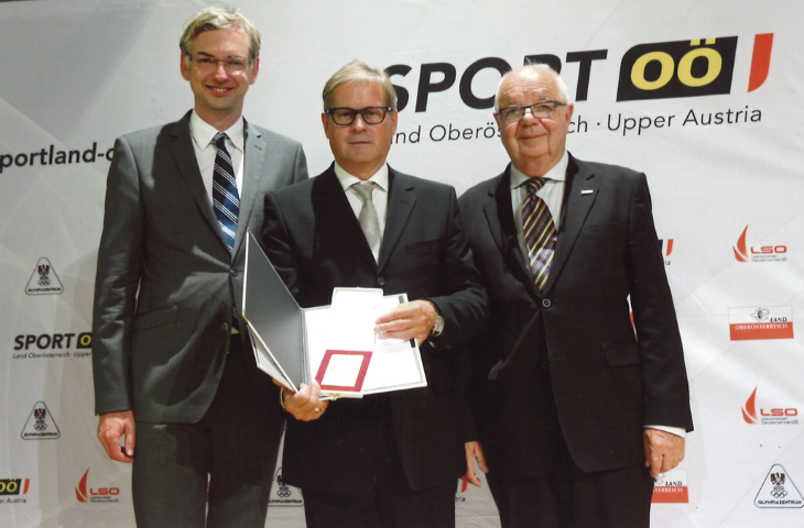 Foto mit Prof. Mag. Walter Schenk und Sport-Landesrat Dr. Michael Strugl