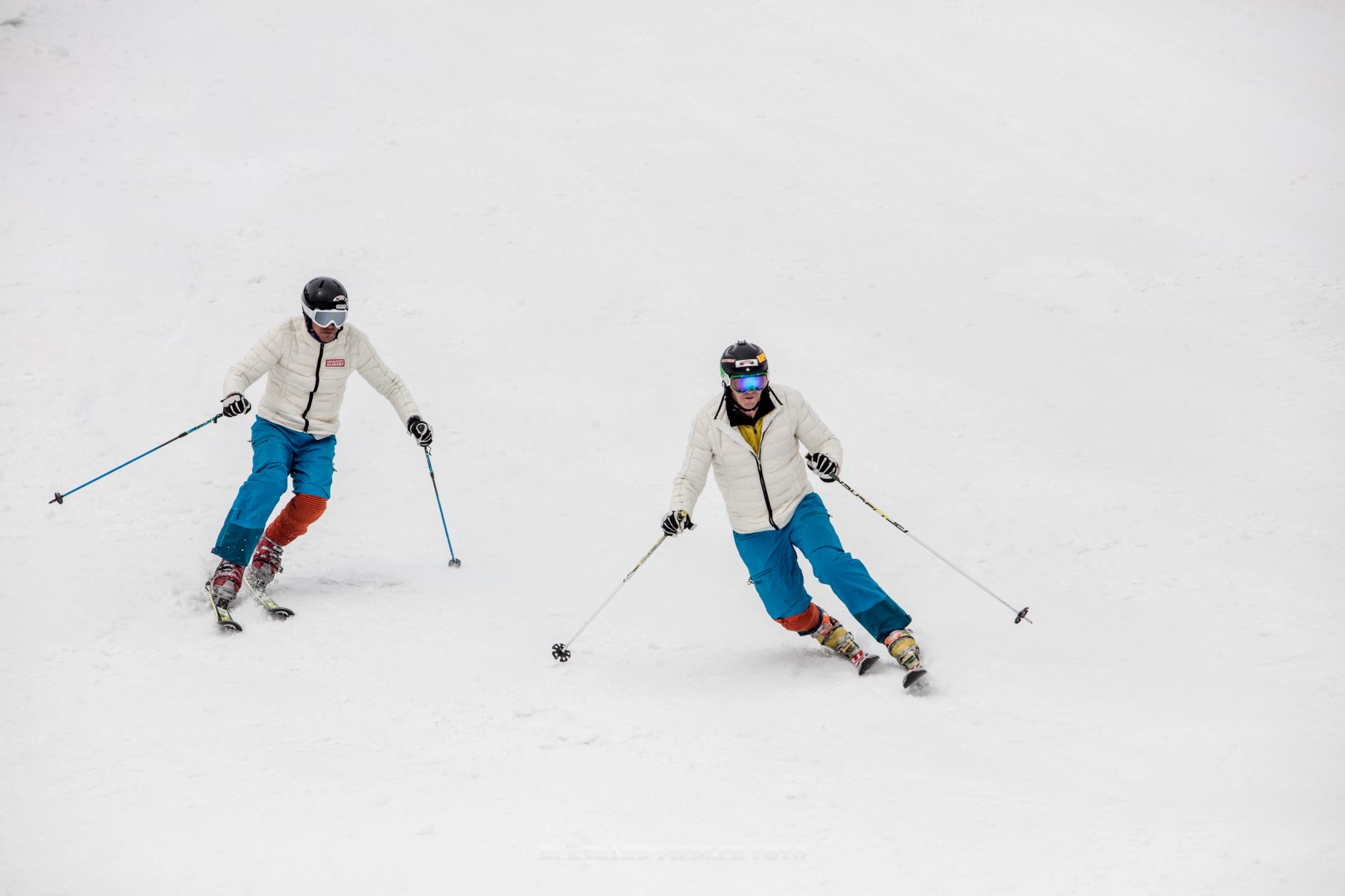 IVSI Kongress 2017 in Hakuba - zwei Skilehrer bei einer Telemark Demofahrt