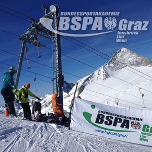 Imagebild der BSPA Graz - Skipiste mit Lift und Berg im Hintergrund und dem BSPA Logo auf dem Bild